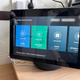 Imagen para el artículo titulado Probamos el Echo Show 10 de Amazon: ahora Alexa te persigue por la cocina con su enorme pantalla